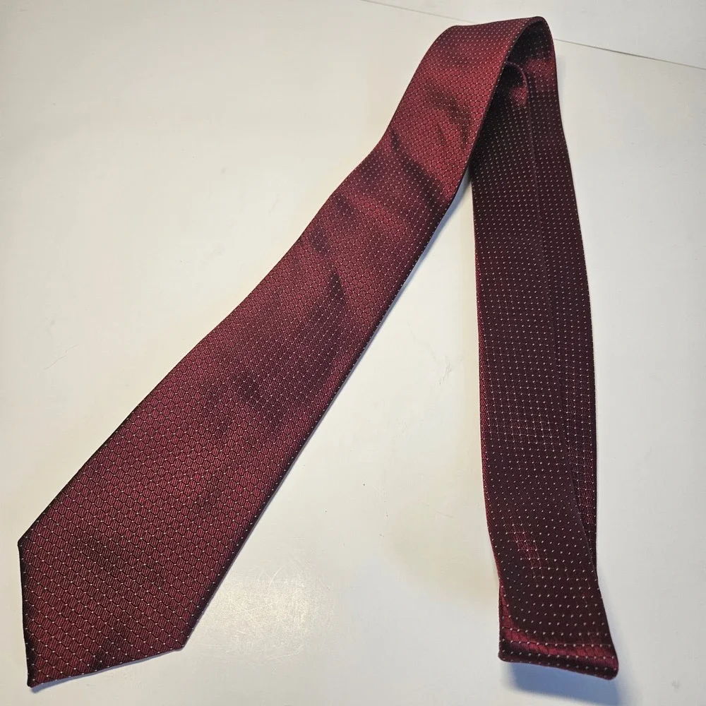 The Knot Club Mens‎ Burgundy Red Textured Silk Blend Micro Pattern Necktie